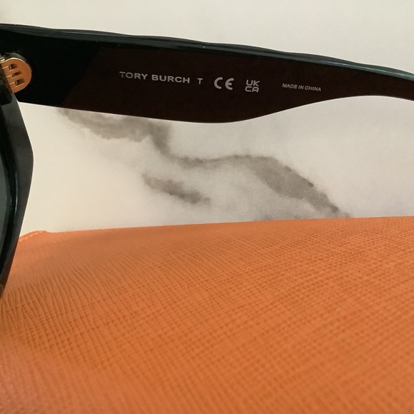 NWT.   Tory Burch sunglasses - Picture 10 of 16